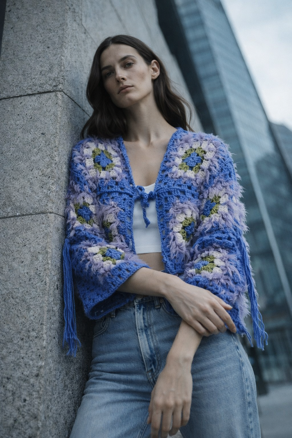 Peluş Detaylı El Örgüsü Kısa Kadın Hırkası