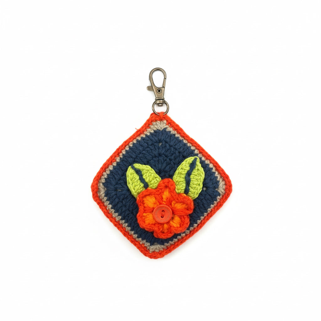 El Örgüsü Çiçek Motifli Anahtarlık | Kare Form Renkli Tasarım