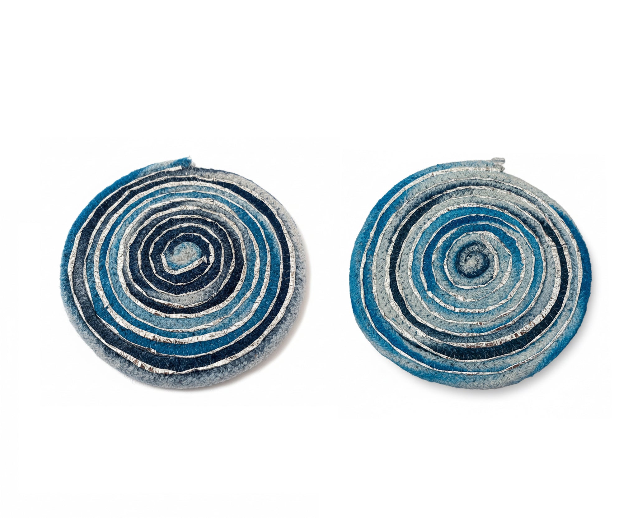El Yapımı Keçe Bardak Altlığı Seti – Mavi Tonlarda Spiral Desen